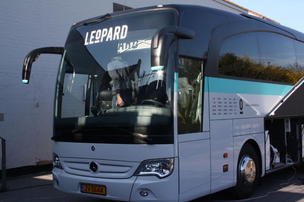 le0pard-trek-bus.jpg