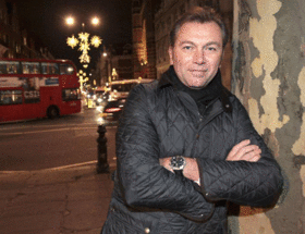A downtrodden Bruyneel poses in London, making the best of circumstances (photo courtesy of Photonews)