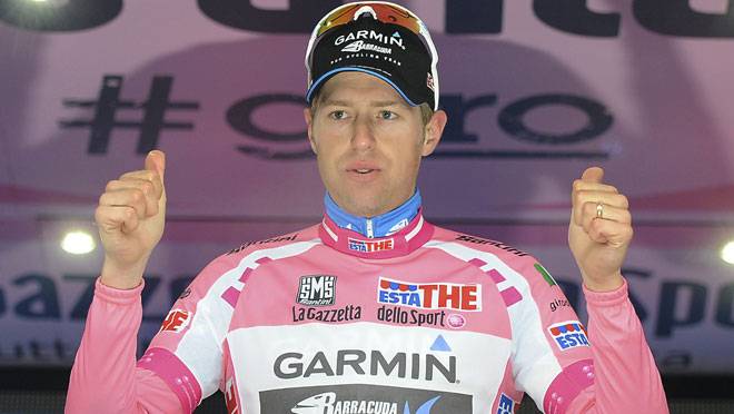 Hesjedal give the thumbs up moments after hanging ten on the podium (Photo courtesy AP)